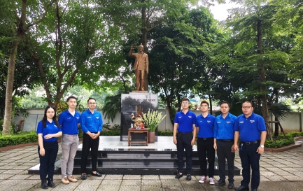 TUỔI TRẺ SKYPEC THÀNH KÍNH DÂNG HƯƠNG, KHẮC GHI LỜI BÁC DẠY TRONG HÀNH TRÌNH CỐNG HIẾN